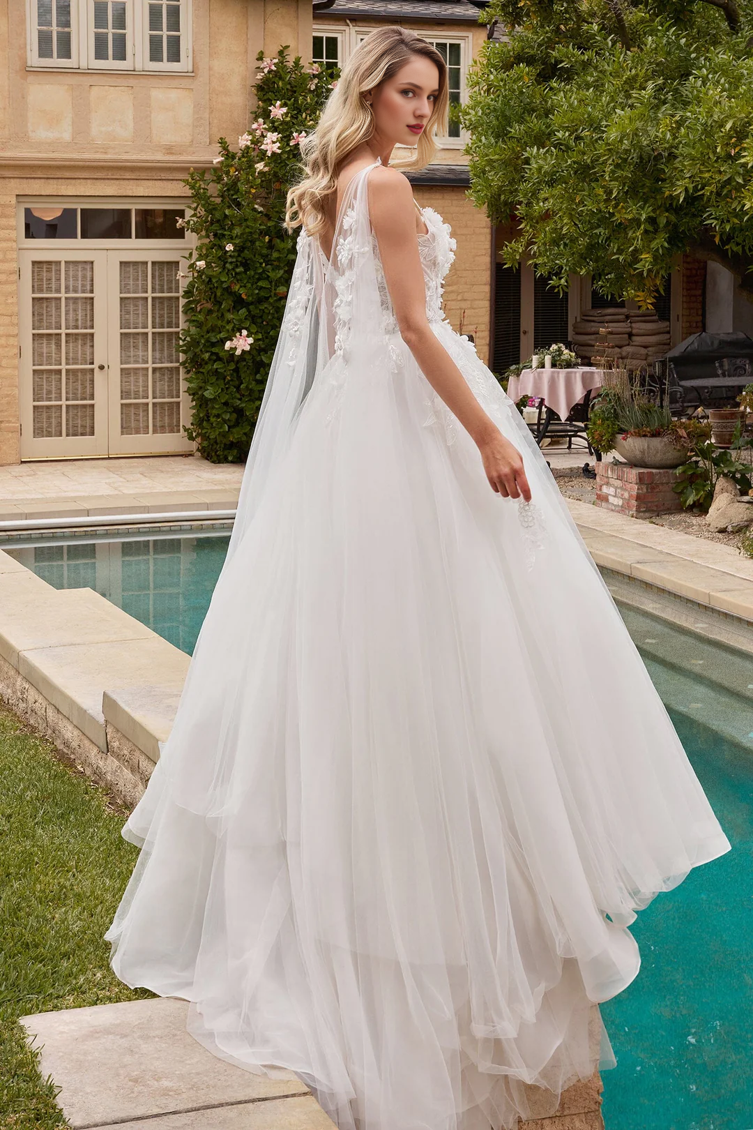 Abito da sposa lungo senza maniche con mantella e decalcomania floreale 3D
